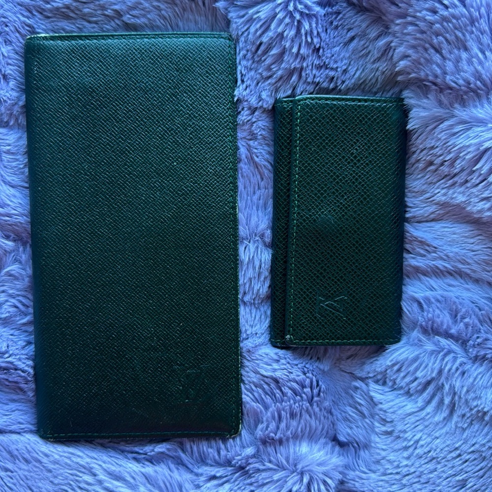 Luis Vuitton Wallet & Key Chain